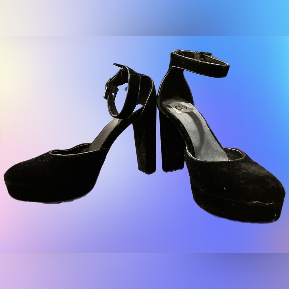 Dolce Vita Hedda Velvet Platform Heel Pumps - Women's Size 8 (Black)​